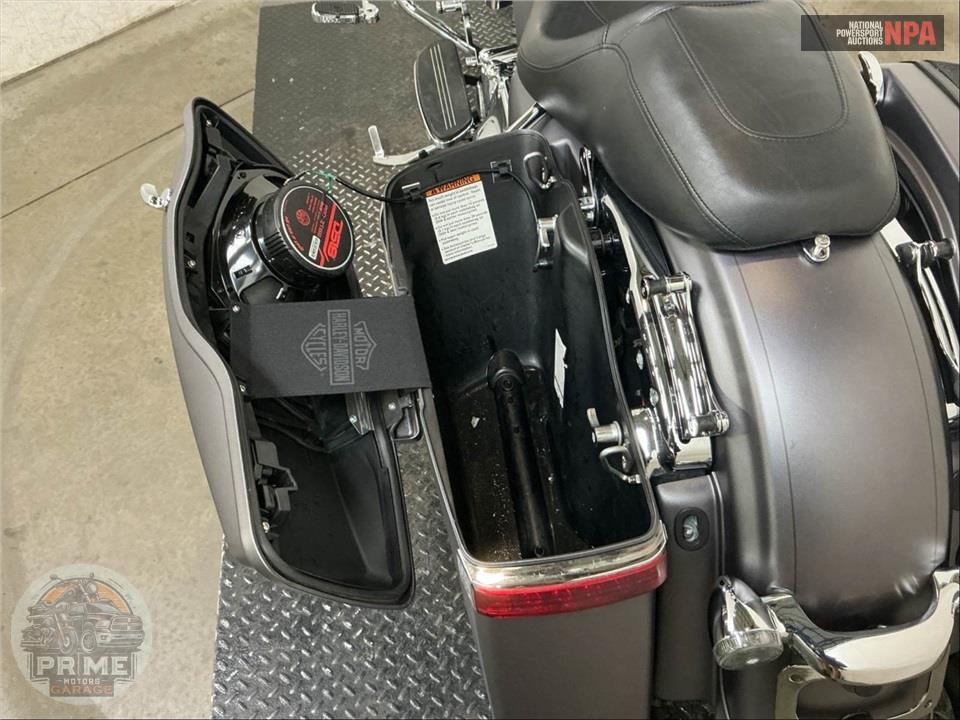 2016 Harley-Davidson FLHXS STREET GLIDE SPECIAL — фото 30