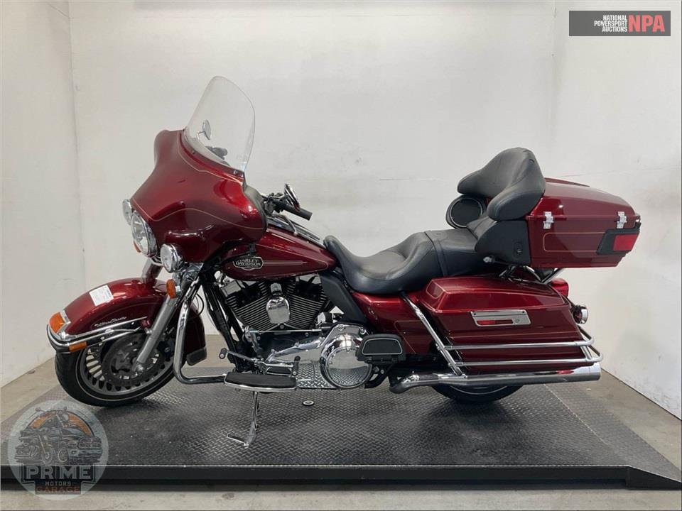 2010 Harley-Davidson FLHTCU ULTRA CLASSIC ELECTRA GLIDE — фото 3