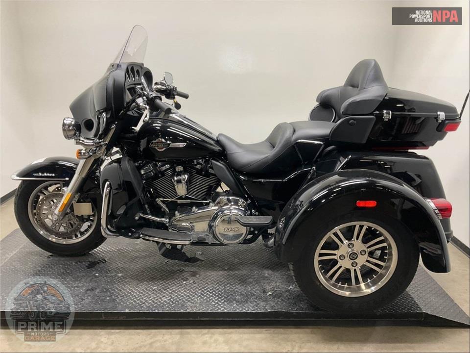 2022 Harley-Davidson FLHTCUTG TRI GLIDE ULTRA CLASSIC — фото 2