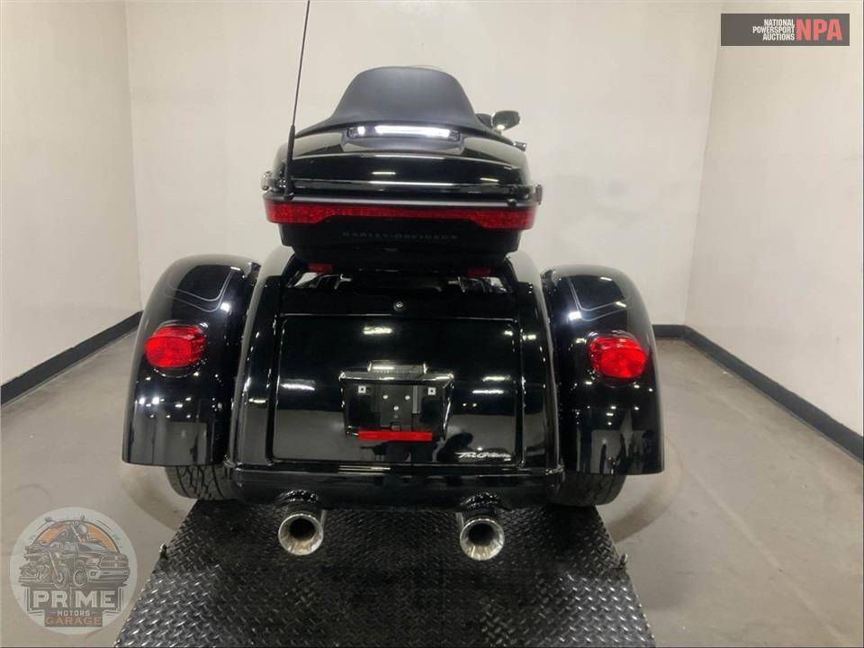 2022 Harley-Davidson FLHTCUTG TRI GLIDE ULTRA CLASSIC — фото 4
