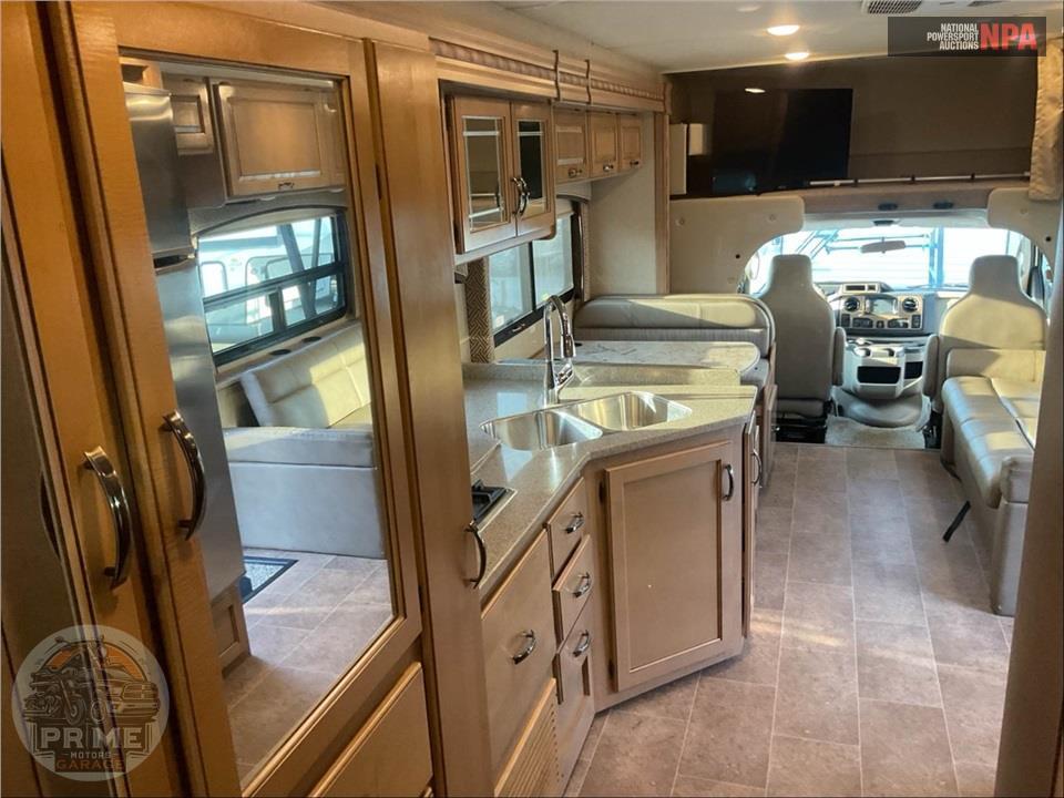 2018 Thor Motor Coach M-31W E450-V10 CHATEAU SERIES — фото 10