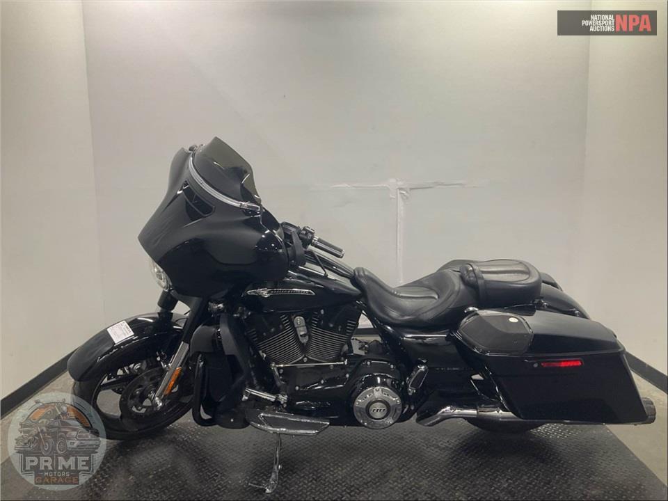 2016 Harley-Davidson FLHXSE CVO STREET GLIDE SPECIAL — фото 3