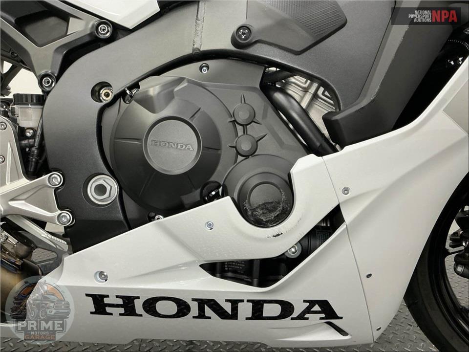 2025 Honda CBR1000RR — фото 6
