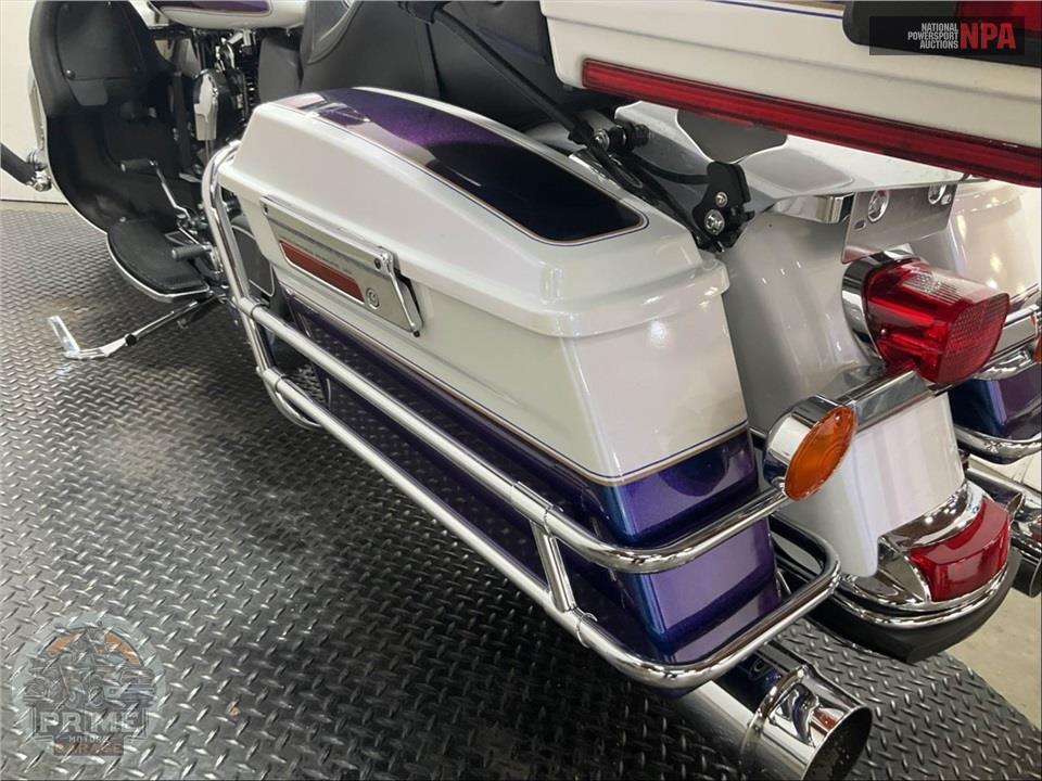 2010 Harley-Davidson FLHTCU ULTRA CLASSIC ELECTRA GLIDE — фото 17