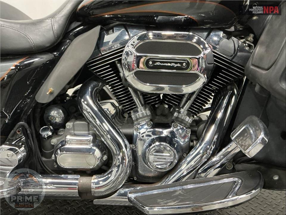 2016 Harley-Davidson FLTRUSE CVO ROAD GLIDE ULTRA — фото 6