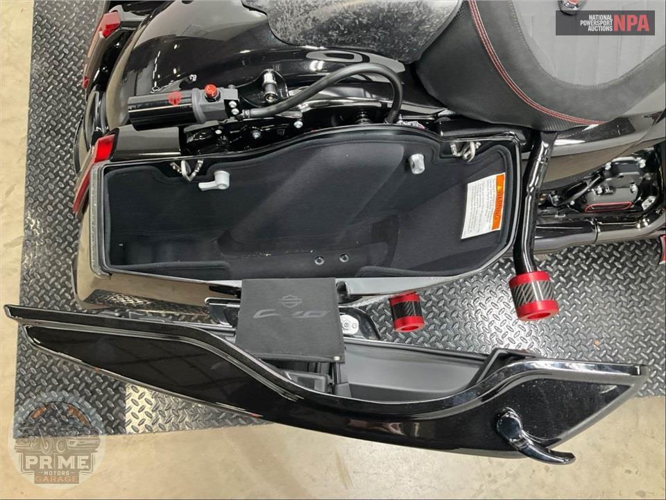 2024 Harley-Davidson FLTRXSTSE CVO ROAD GLIDE ST — фото 17