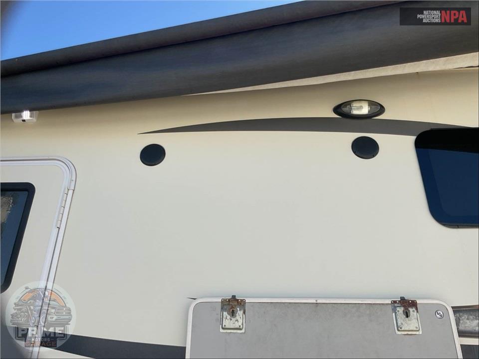 2017 Grand Design Recreational Vehicles M-375RES - SOLITUDE FIFTH WHEEL SERIES — фото 38