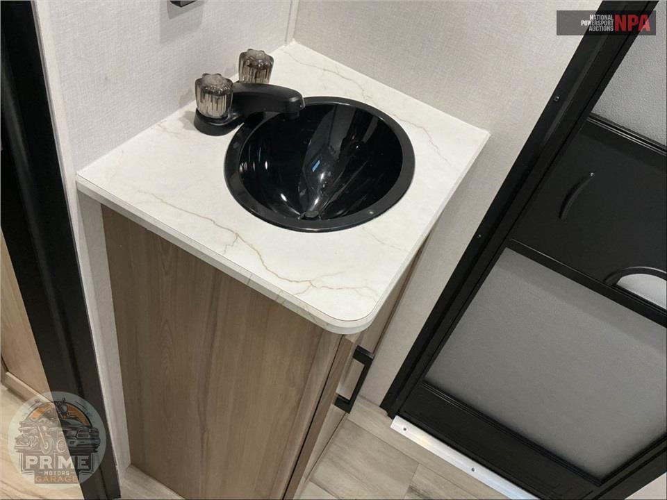 2025 Keystone Rv M-26 BX - COLEMAN LIGHT SERIES — фото 16