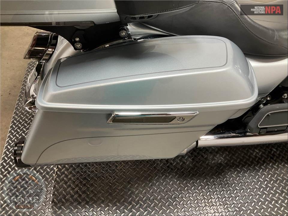2015 Harley-Davidson FLHTCUL ULTRA CLASSIC LOW — фото 26