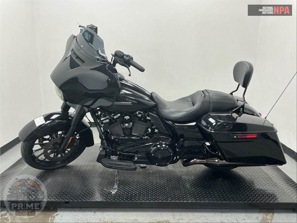 2018 Harley-Davidson FLHXS STREET GLIDE SPECIAL — фото 3