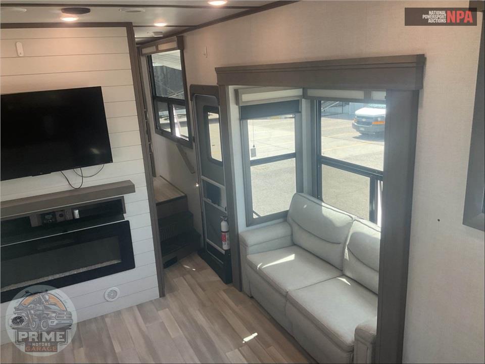 2023 Grand Design Recreational Vehicles M-390RK - SOLITUDE FIFTH WHEEL SERIES — фото 7