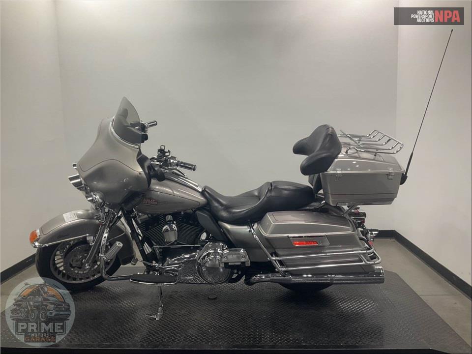 2009 Harley-Davidson FLHTC ELECTRA GLIDE CLASSIC — фото 3