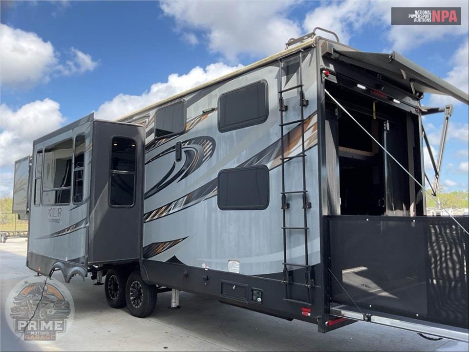 2018 Xlr By Forest River M-340AMP - THUNDERBOLT TOY HAULER TOY HAULER SERIES — фото 3