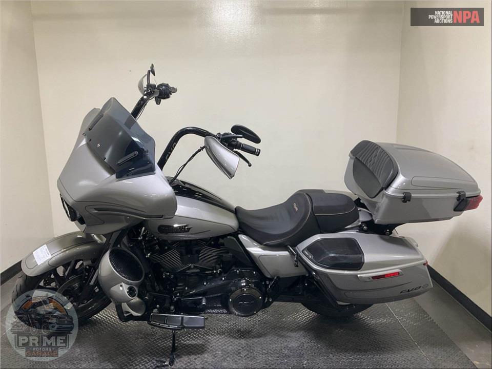 2023 Harley-Davidson FLHXSE CVO STREET GLIDE — фото 3