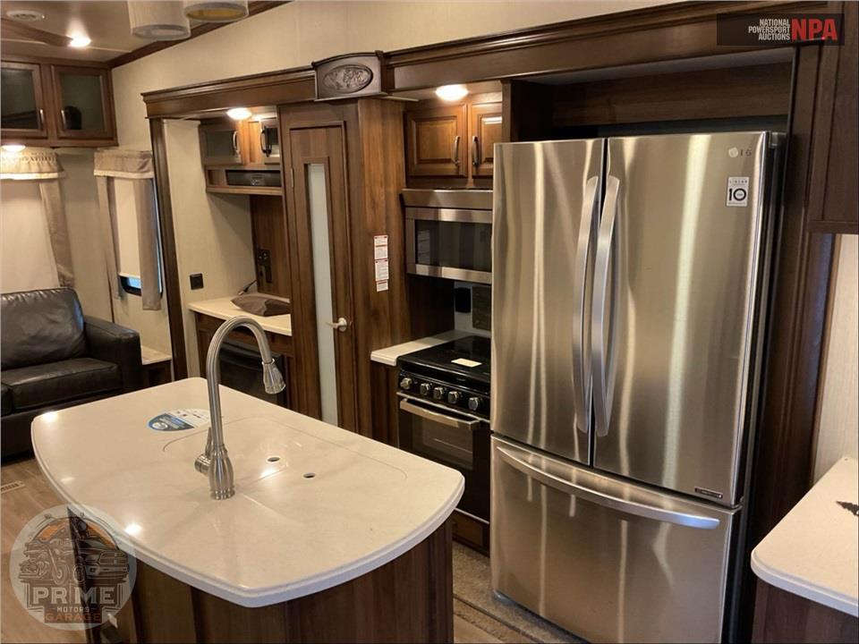 2019 Palomino By Forest River M-383FBC - COMPASS FIFTH WHEEL SERIES — фото 6