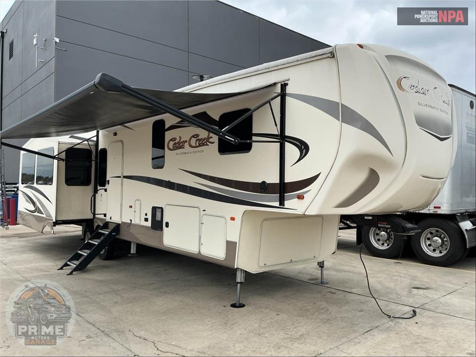 2017 Cedar Creek M-37MBH - SILVERBACK FIFTH WHEEL SERIES — фото 1