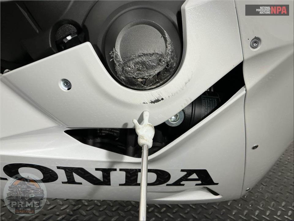 2025 Honda CBR1000RR — фото 17