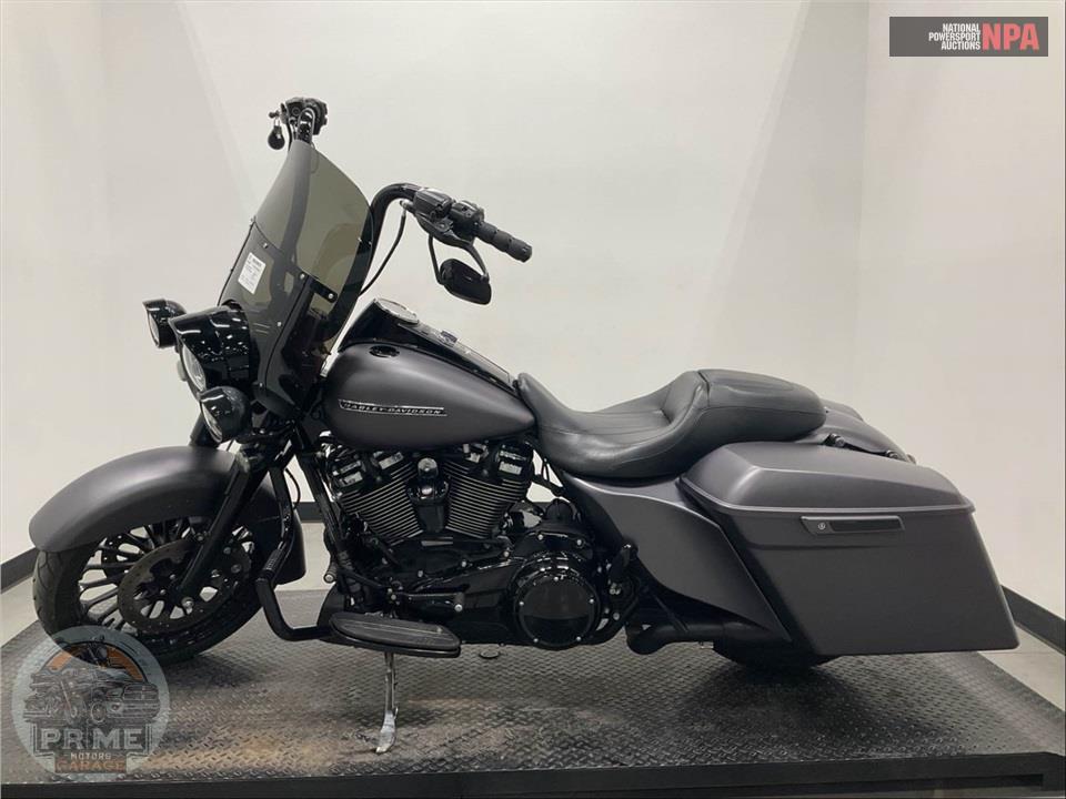 2017 Harley-Davidson FLHRXS ROAD KING SPECIAL — фото 3