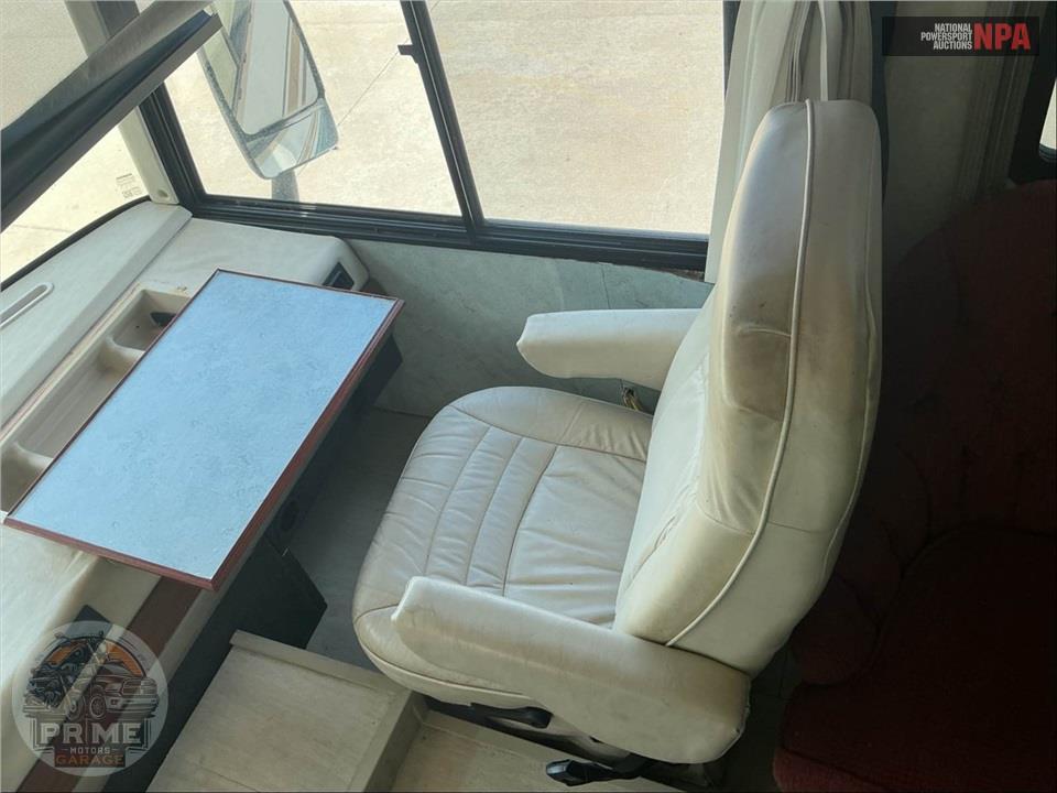 2004 Winnebago M-38G-Ford (**) Adventurer Series — фото 17