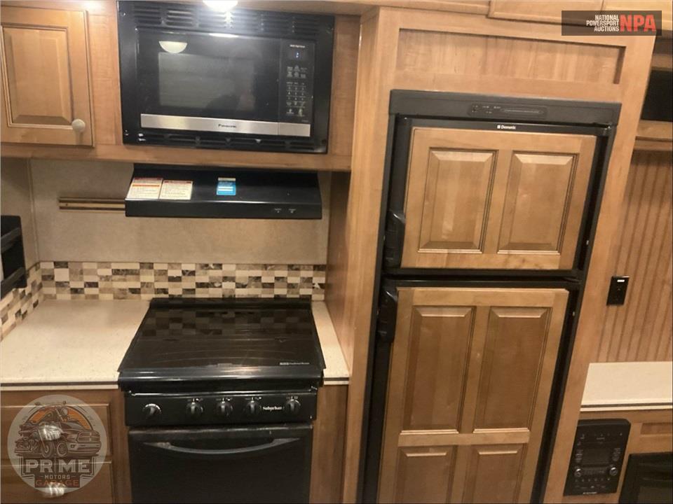2017 Rockwood By Forest River M-8288WSA - SIGNATURE ULTRA LITE FIFTH WHEEL SERIES — фото 19