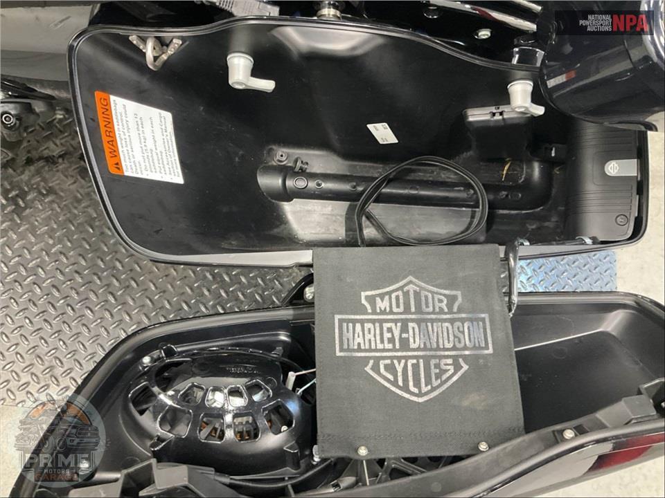 2022 Harley-Davidson FLTRXSE CVO ROAD GLIDE — фото 19
