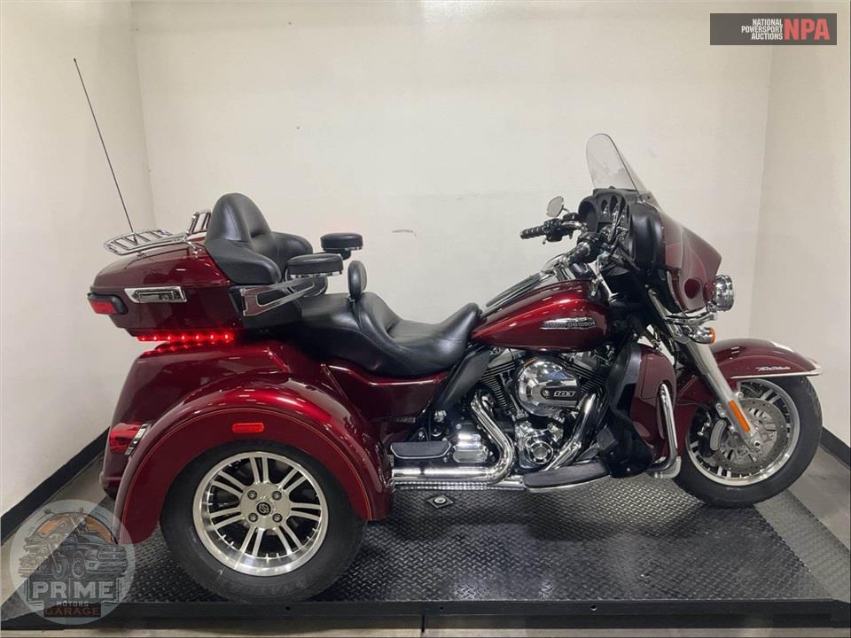2016 Harley-Davidson FLHTCUTG TRIGLIDE ULTRA CLASSIC — фото 1