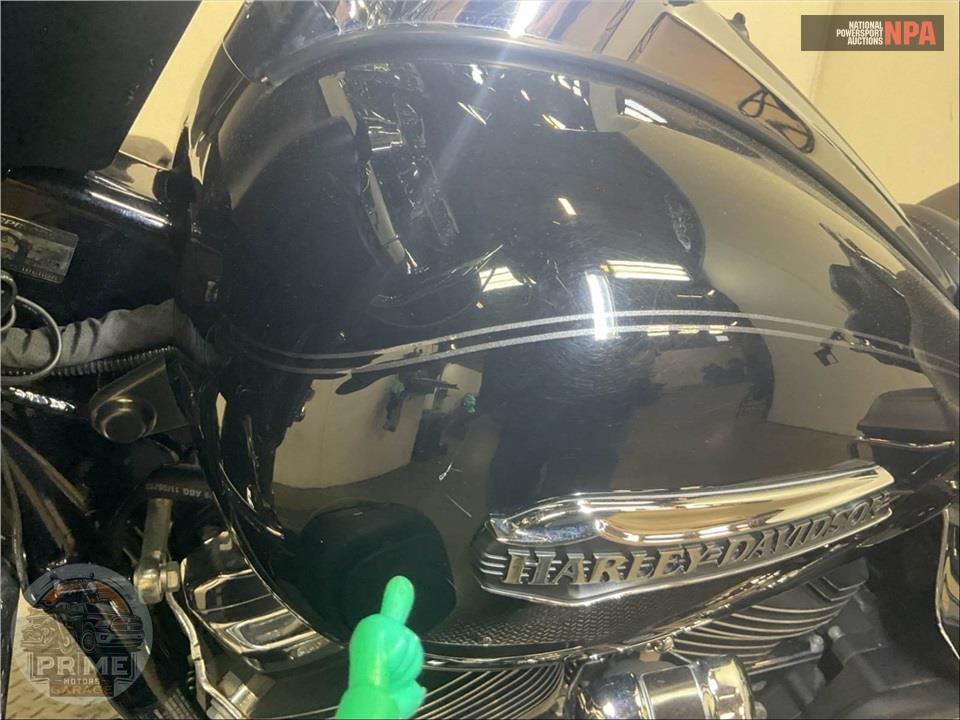 2018 Harley-Davidson FLHTCU ELECTRA GLIDE ULTRA CLASSIC — фото 21