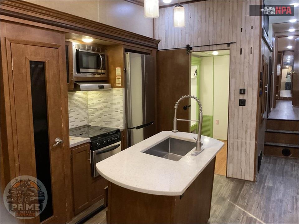 2017 Sabre By Forest River M-36BHQ - FIFTH WHEEL SERIES — фото 9