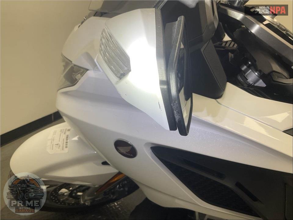 2018 Honda GL1800D GOLDWING TOUR DCT (WHITE) — фото 21