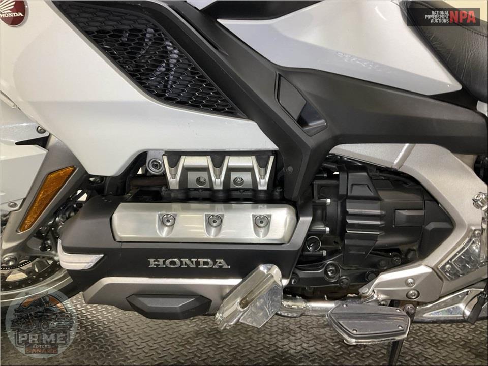 2018 Honda GL1800D GOLDWING TOUR DCT (WHITE) — фото 7