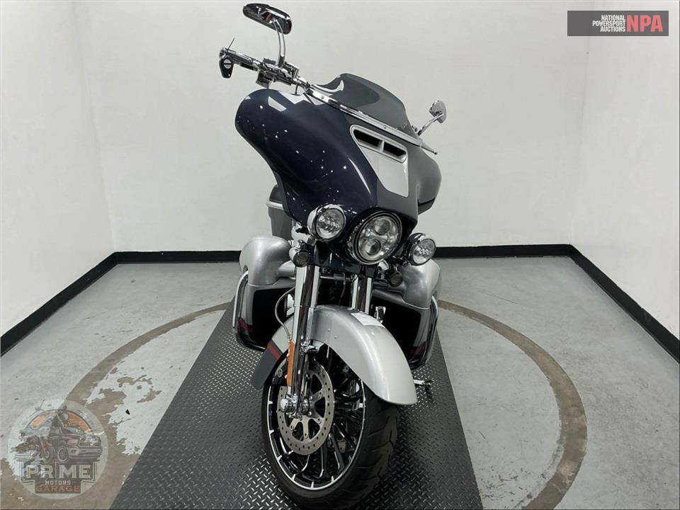 2019 Harley-Davidson FLHXSE CVO STREET GLIDE — фото 2