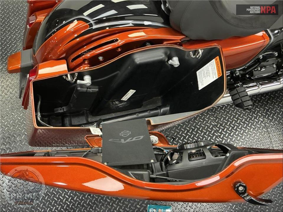 2023 Harley-Davidson FLTRXSE CVO ROAD GLIDE — фото 19