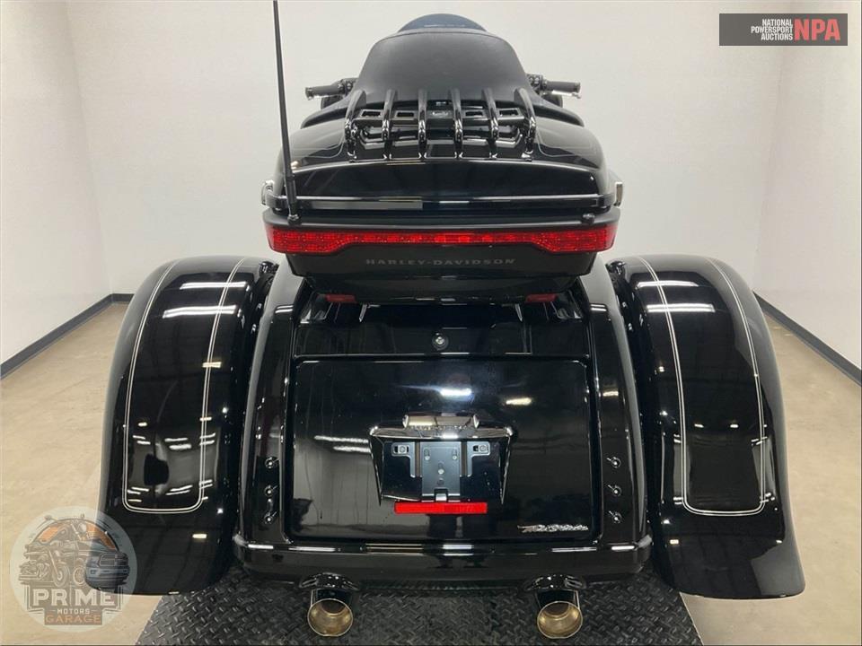 2023 Harley-Davidson FLHTCUTG TRI GLIDE ULTRA CLASSIC — фото 4