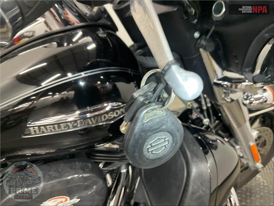 2015 Harley-Davidson FLHTCUTG TRIGLIDE ULTRA CLASSIC — фото 11
