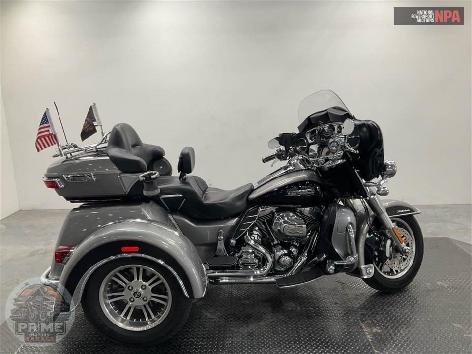 2016 Harley-Davidson FLHTCUTG TRIGLIDE ULTRA CLASSIC — фото 1