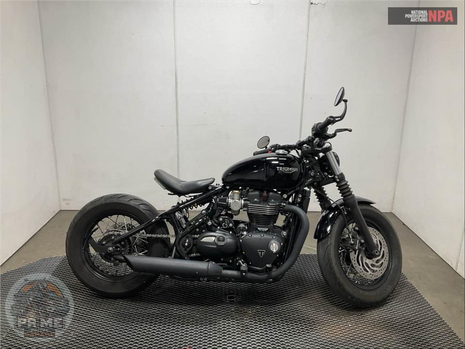 2018 Triumph BONNEVILLE BOBBER (BLACK) — фото 1