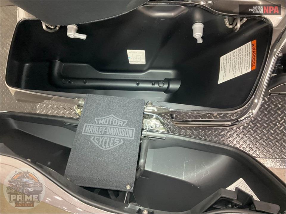 2017 Harley-Davidson FLHTK ULTRA LIMITED — фото 25
