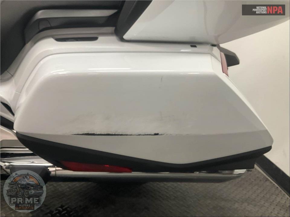 2018 Honda GL1800D GOLDWING TOUR DCT (WHITE) — фото 12
