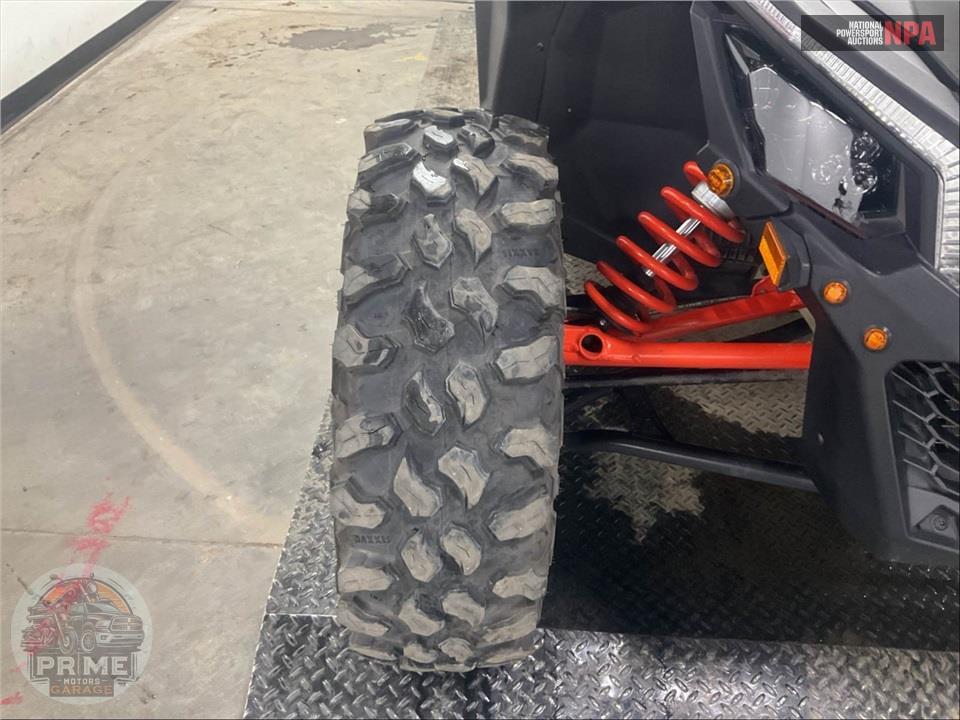2023 Can-Am MAVERICK X3 MAX DS TURBO RR 64 (TAN/BLACK) — фото 17