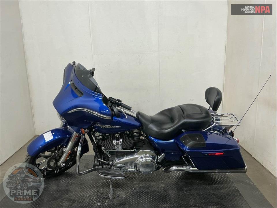 2017 Harley-Davidson FLHXS STREET GLIDE SPECIAL — фото 3