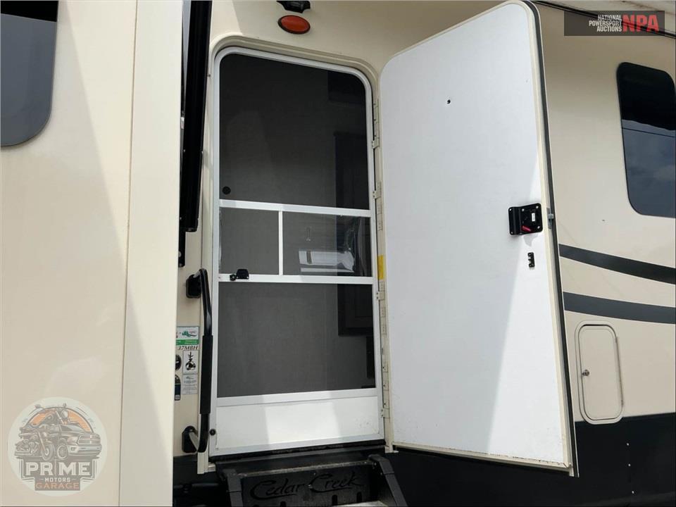 2021 Cedar Creek M-37MBH - SILVERBACK FIFTH WHEEL SERIES — фото 33