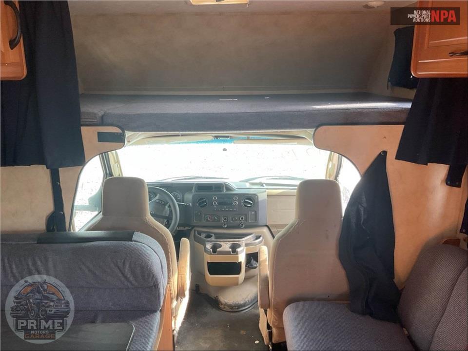 2013 Thor Motor Coach M-28A - MAJESTIC SERIES — фото 14