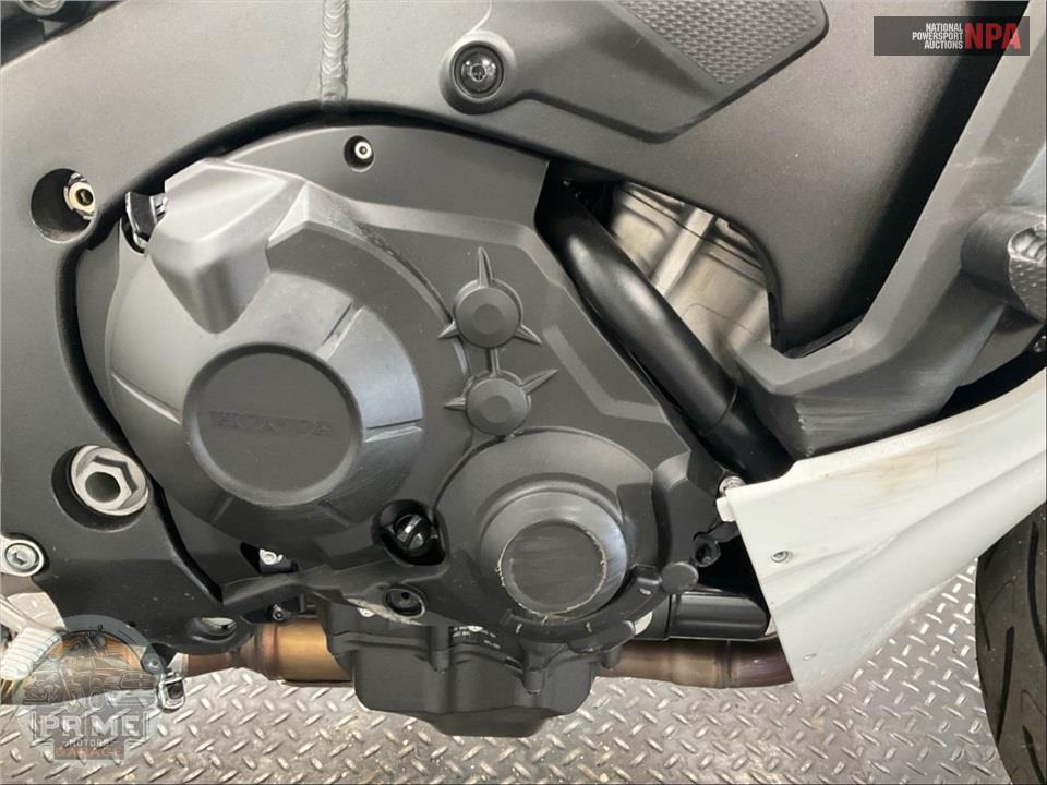 2025 Honda CBR1000RR — фото 6