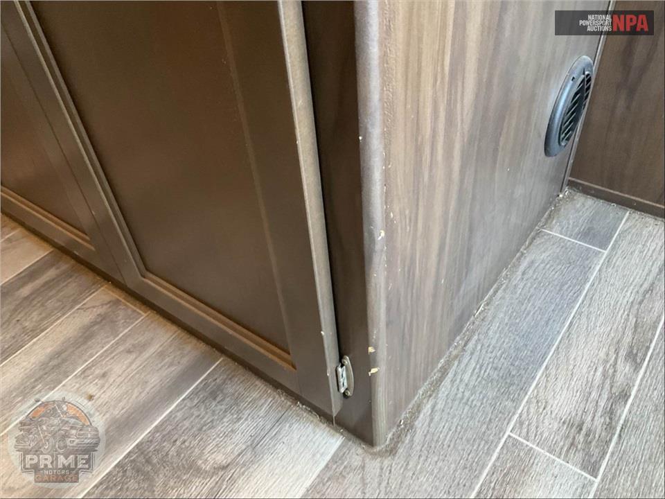 2019 Cherokee By Forest River M-23GOLD15 WOLF PACK TOY HAULER SERIES — фото 12