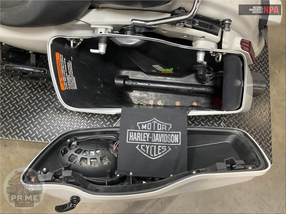 2020 Harley-Davidson FLTRXSE CVO ROAD GLIDE — фото 21