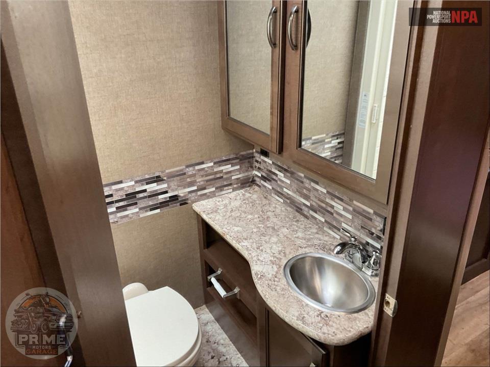 2017 Thor Motor Coach M-29FE E450-V10 - FREEDOM ELITE SERIES — фото 28