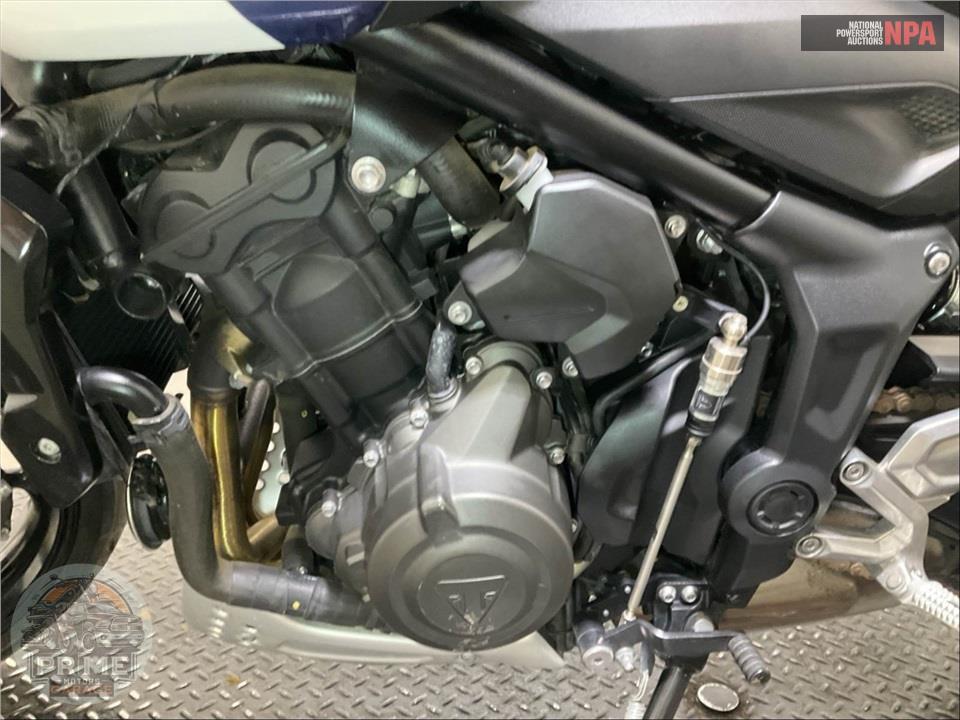 2025 Triumph TRIDENT 660 TRIPLE TRIBUTE EDITION — фото 7
