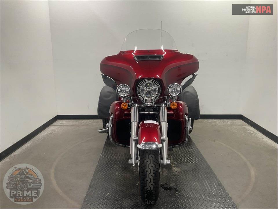2023 Harley-Davidson FLHTCUTGANV TRI GLIDE ULTRA ANNIVERSARY — фото 2
