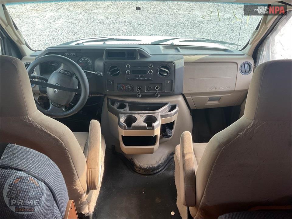 2013 Thor Motor Coach M-28A - MAJESTIC SERIES — фото 17
