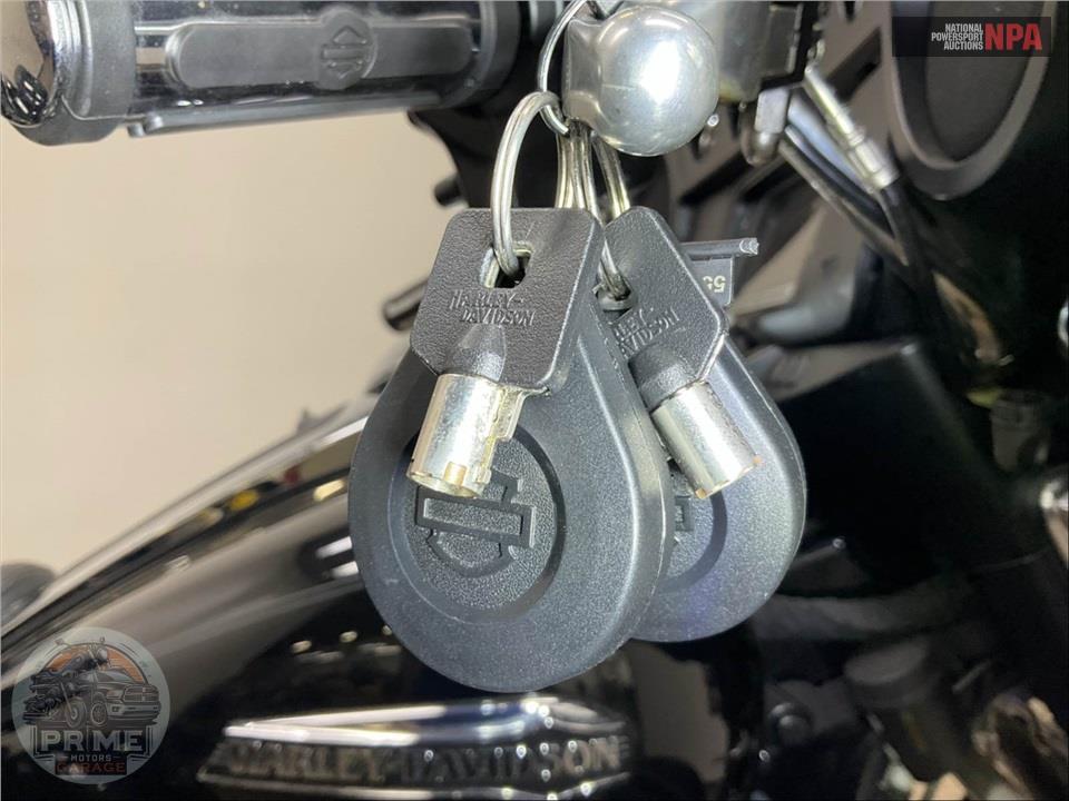 2018 Harley-Davidson FLHTCUTG TRI GLIDE ULTRA — фото 11